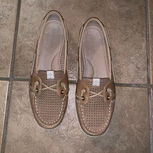 Sperry size 8